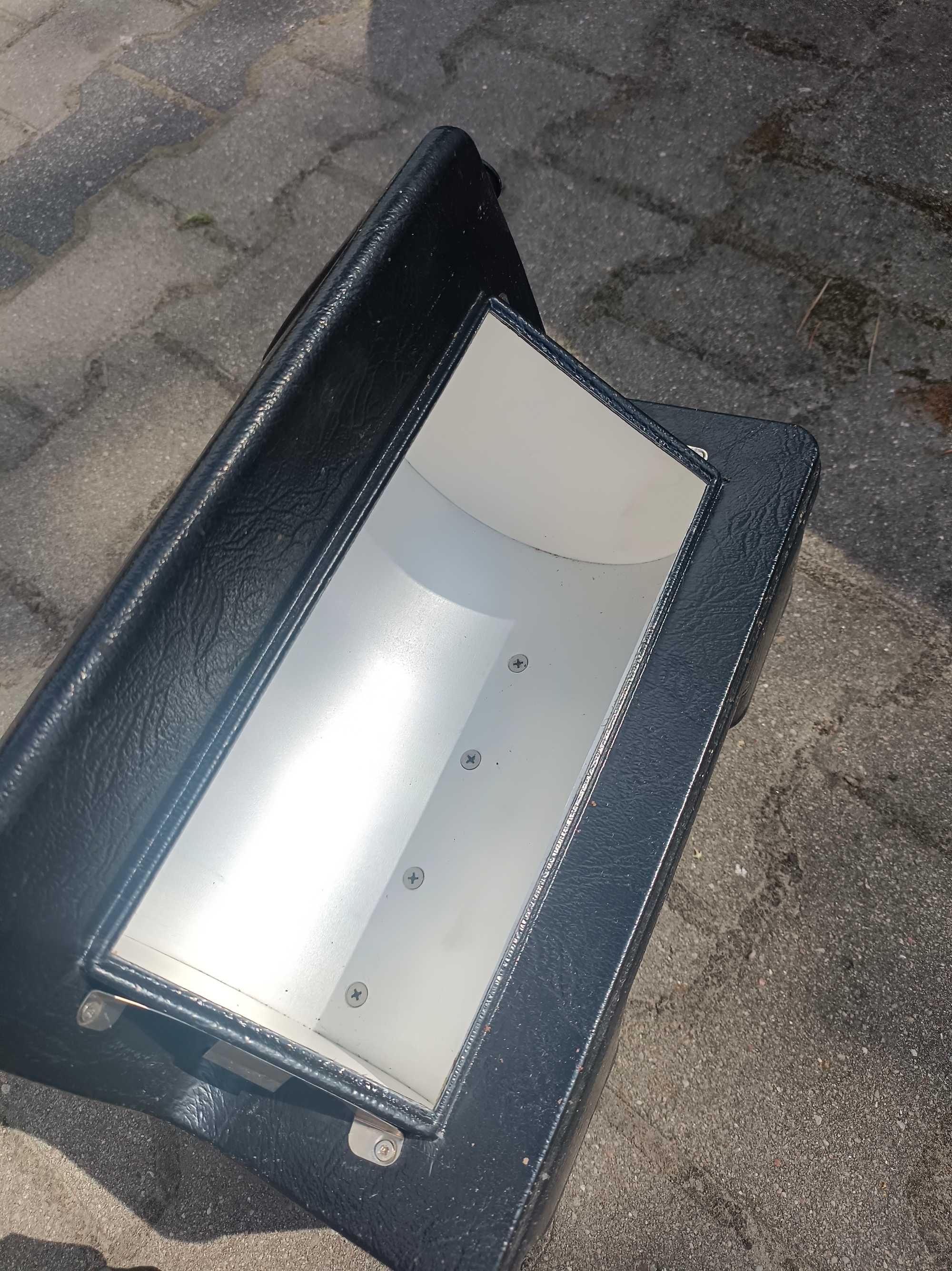 Lodówka turystyczna samochodowa z okresu PRL-u