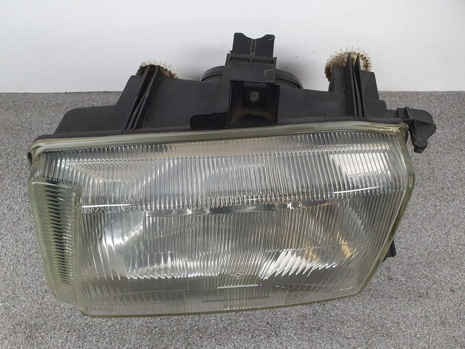 Ótica / farol esquerda VOLKSWAGEN Polo Variant (6V5)