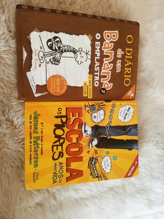 Livro Capa dura adolescente