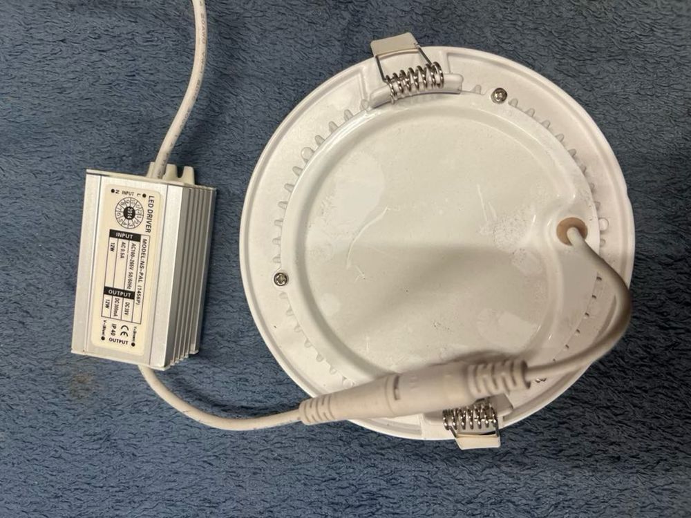 Lampa led biała barwa światla
