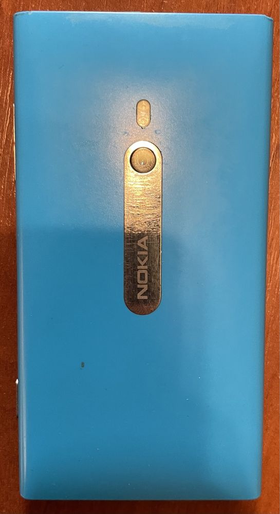 Телефон Nokia Lumia 800
