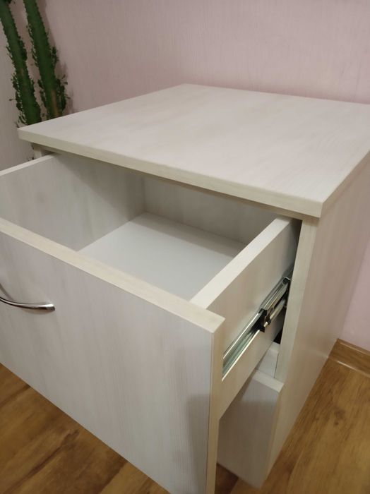 Тумбочка офісна, прикроватна
