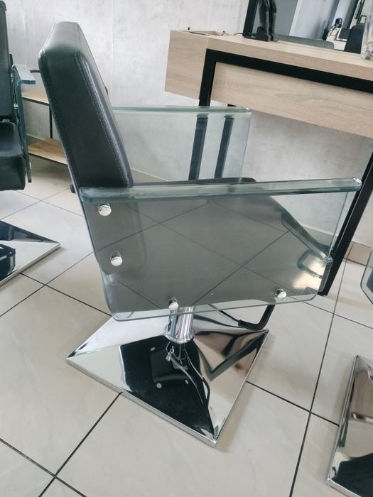 Fotel fryzjerski  z przeźroczystymi podłokietnikami 500 zł sztuka
