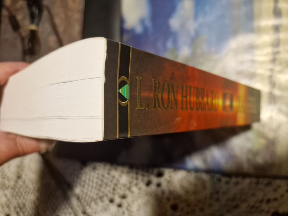 Livro Dianética de L. Ron Hubbard
Best seller, quase 700 página