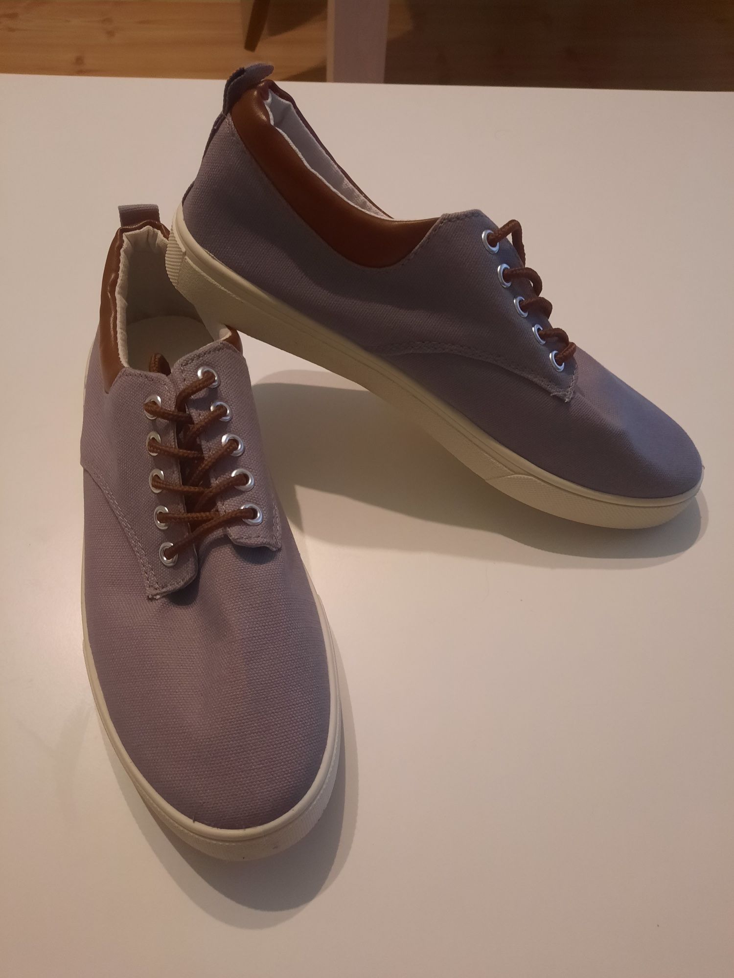 Nowe buty trampki ladne prezent modne typ buta jak conversy