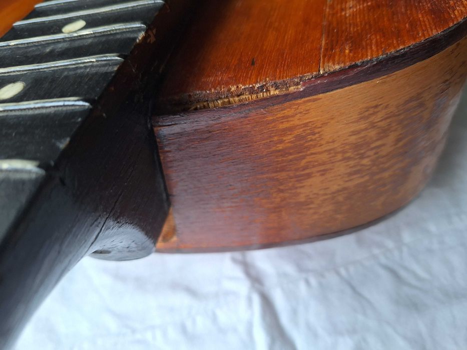 Гитара под восстановление.