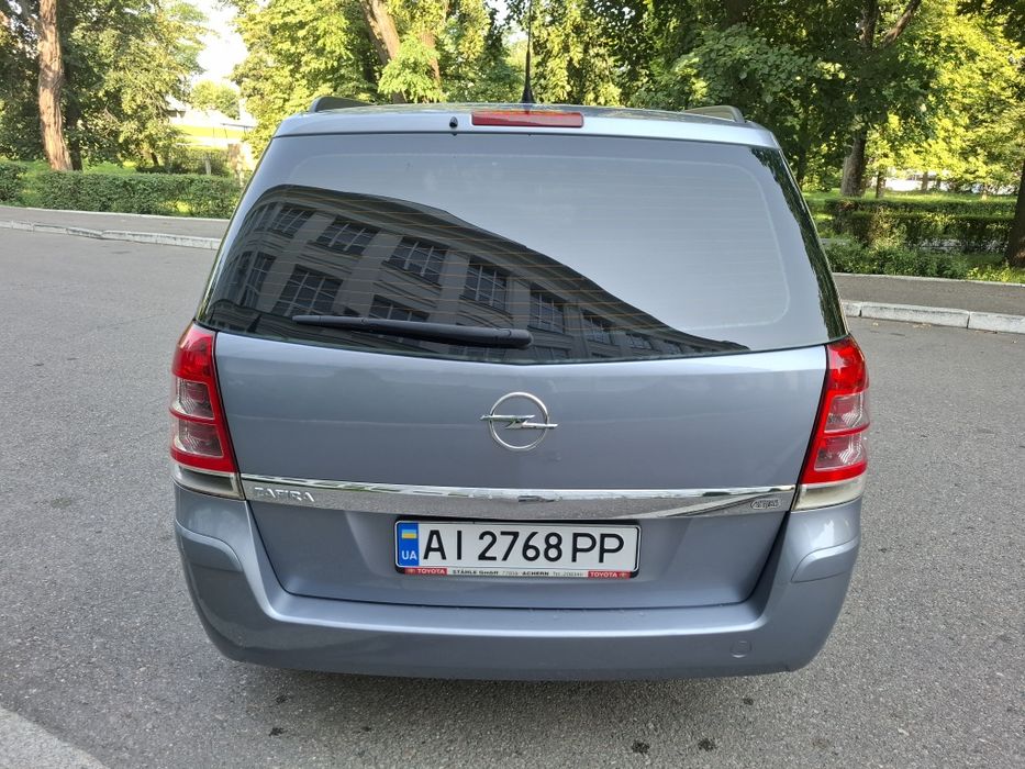 Opel Zafira в рідній фарбі, 7 місна