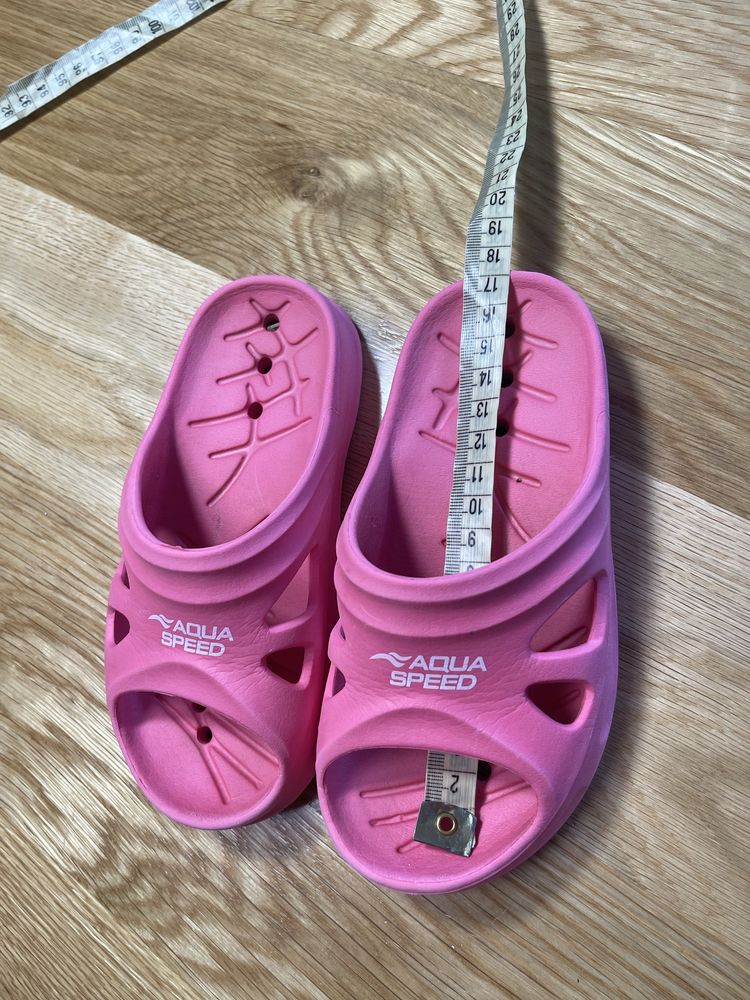 Rozowe plastikowe klapki dla dziecka 28 5 lat
