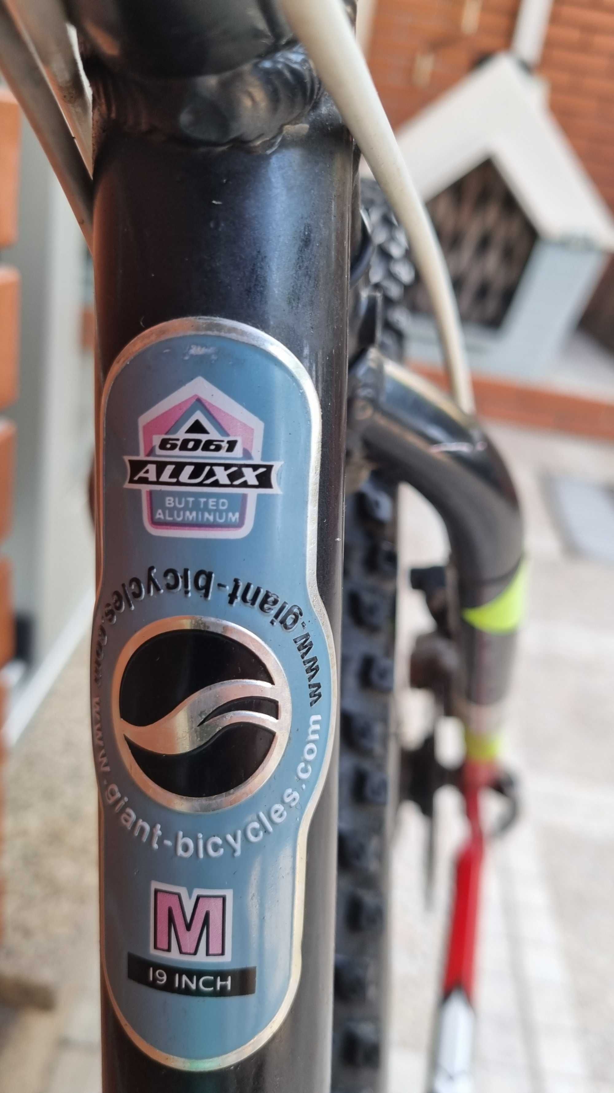 Bicicleta de marca GIANT
