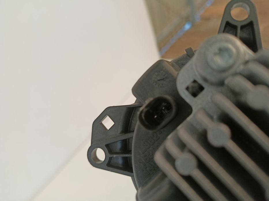 Land Rover Defender II 2 20- halogen LED DRL prawy przód przedni