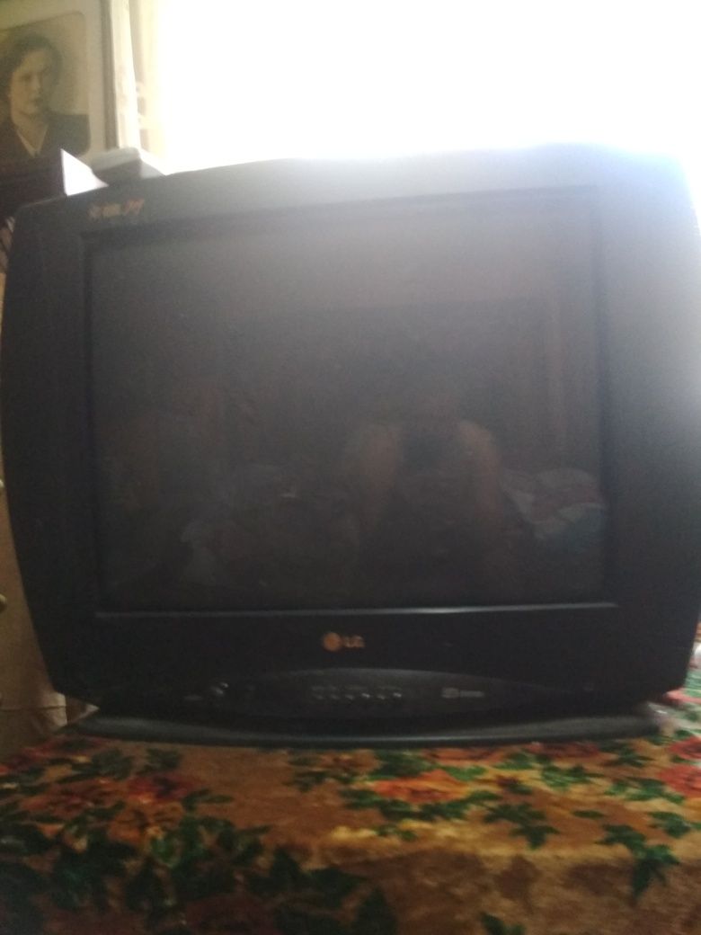 Продам телевизор LG в нерабочем состоянии