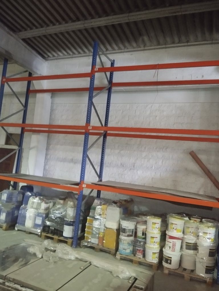 Estantes industriais, racks