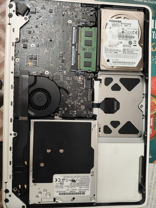 Продам MacBook..