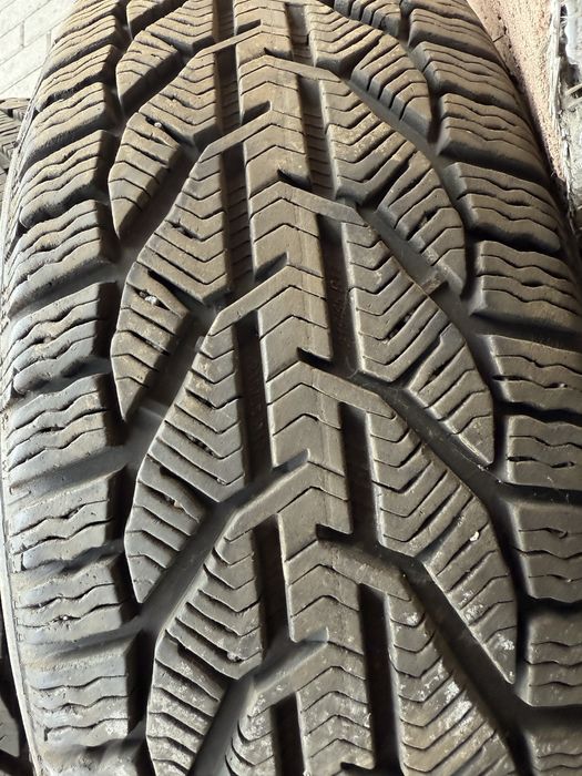 Продам зимові шини TIGAR WINTER 215/55 R17