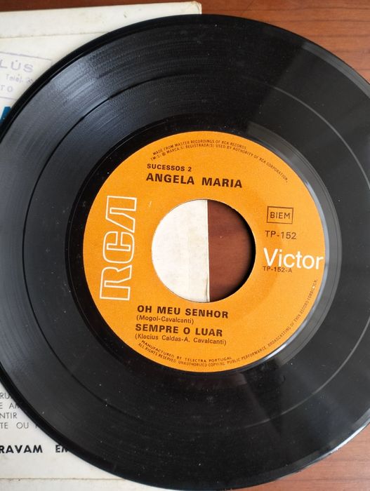 (2) singles Ângela Maria
