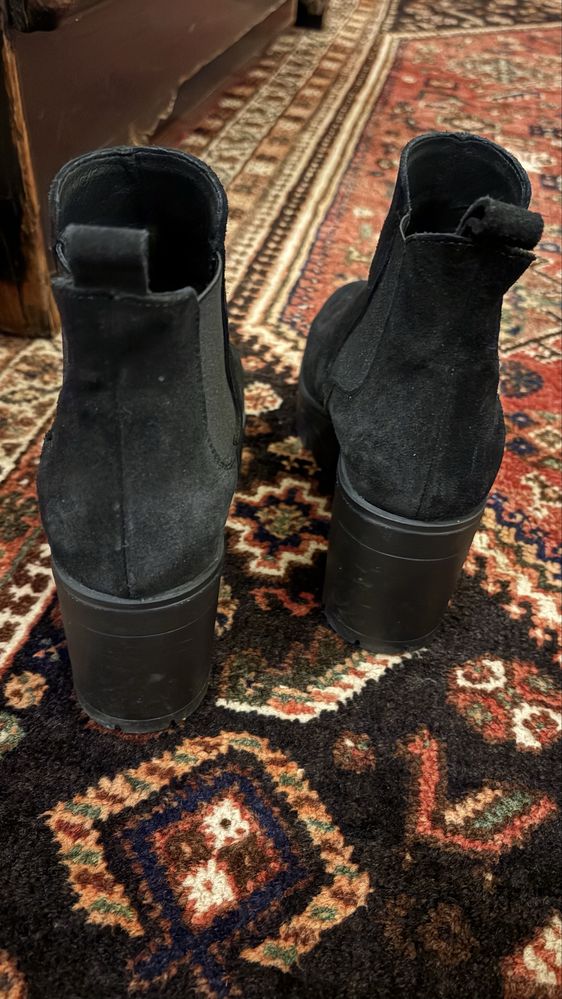 Botas em camurça