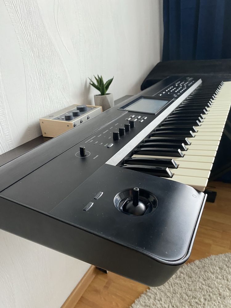 Синтезатор з кейсом KORG Krome 61