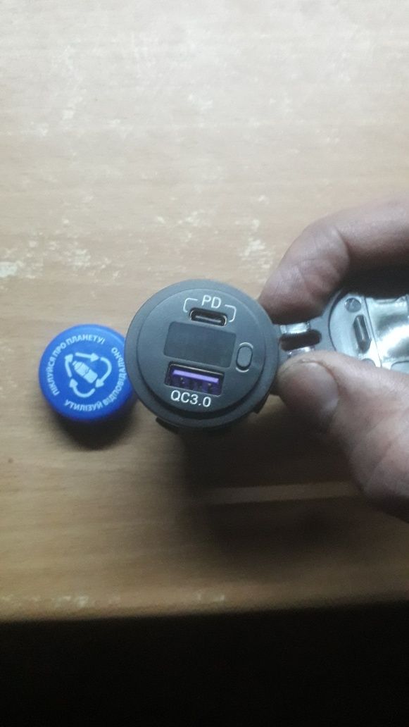 Авто зарядка12-24в quick charge USB + tipe-C3.0, магнитый держатель те