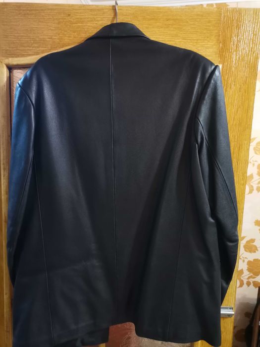 Педжак кожаный чёрный.