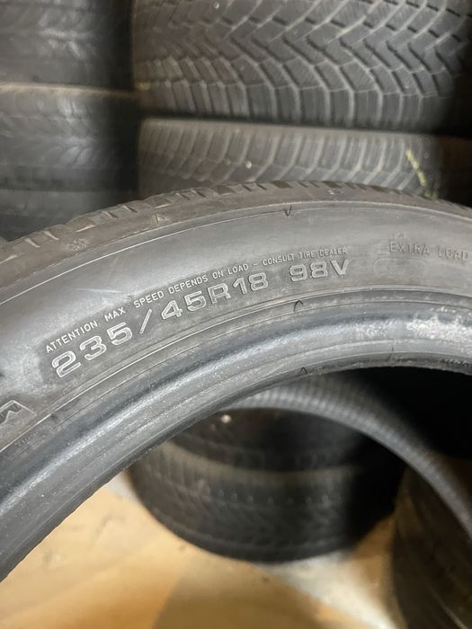 R18 235/45 зимові шини з Німеччини.