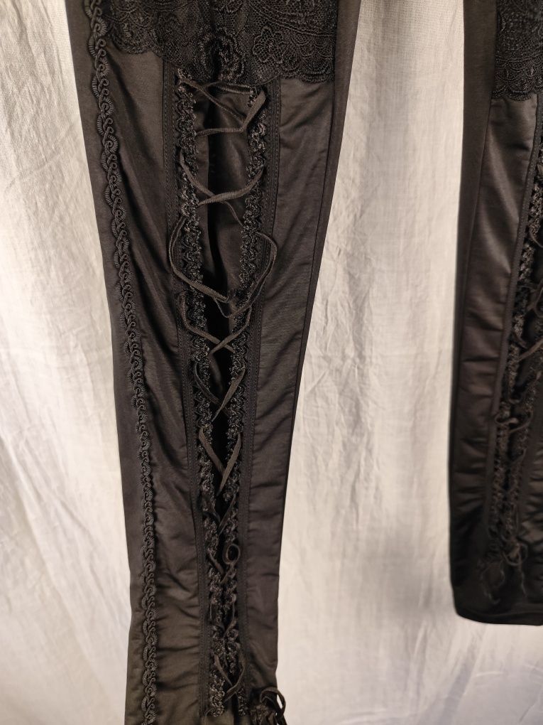 Leggings pretas com efeitos