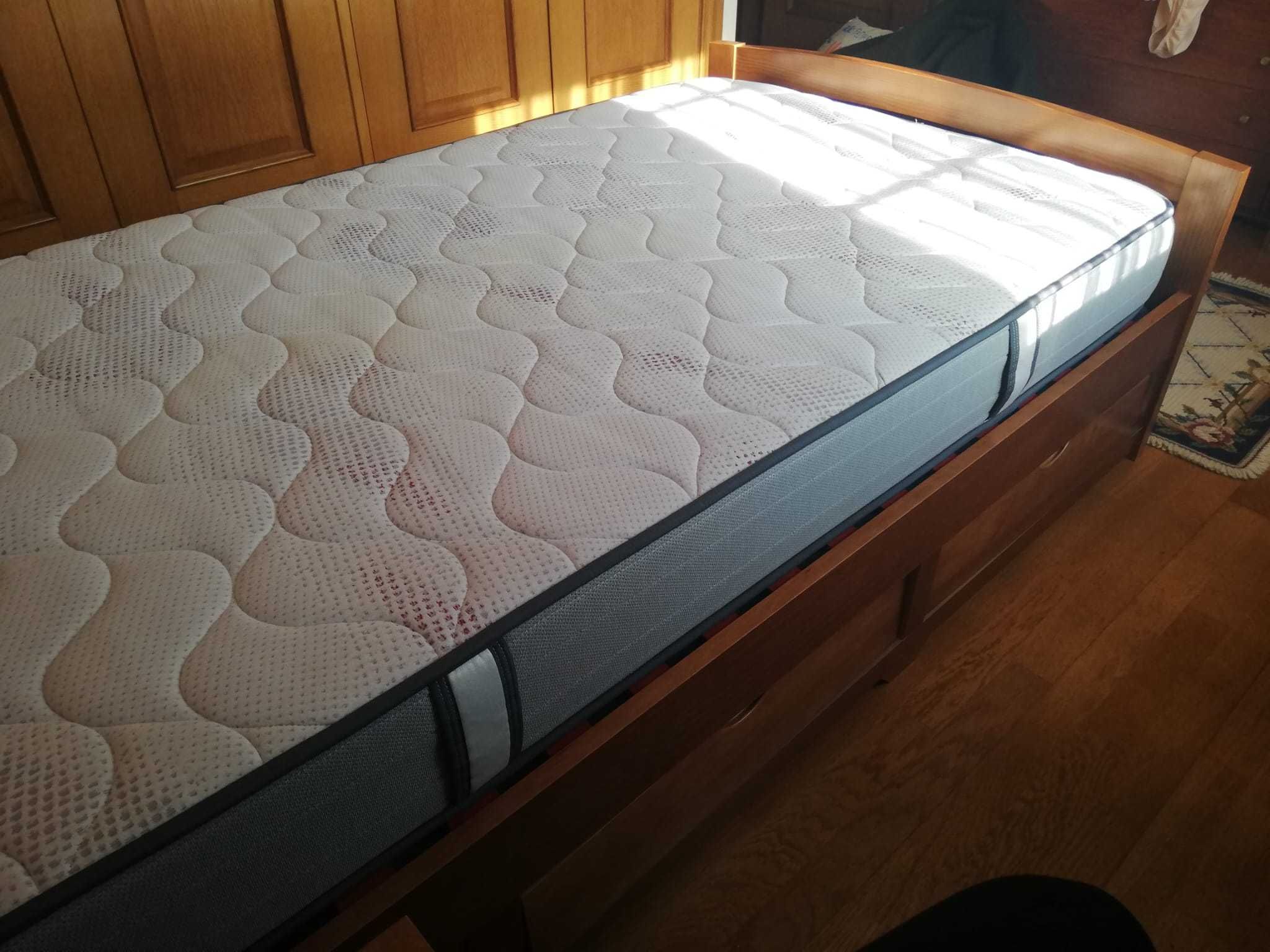 Cama com arrumação + colchão