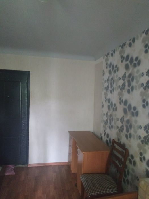 Комнату в доме гостиного типа