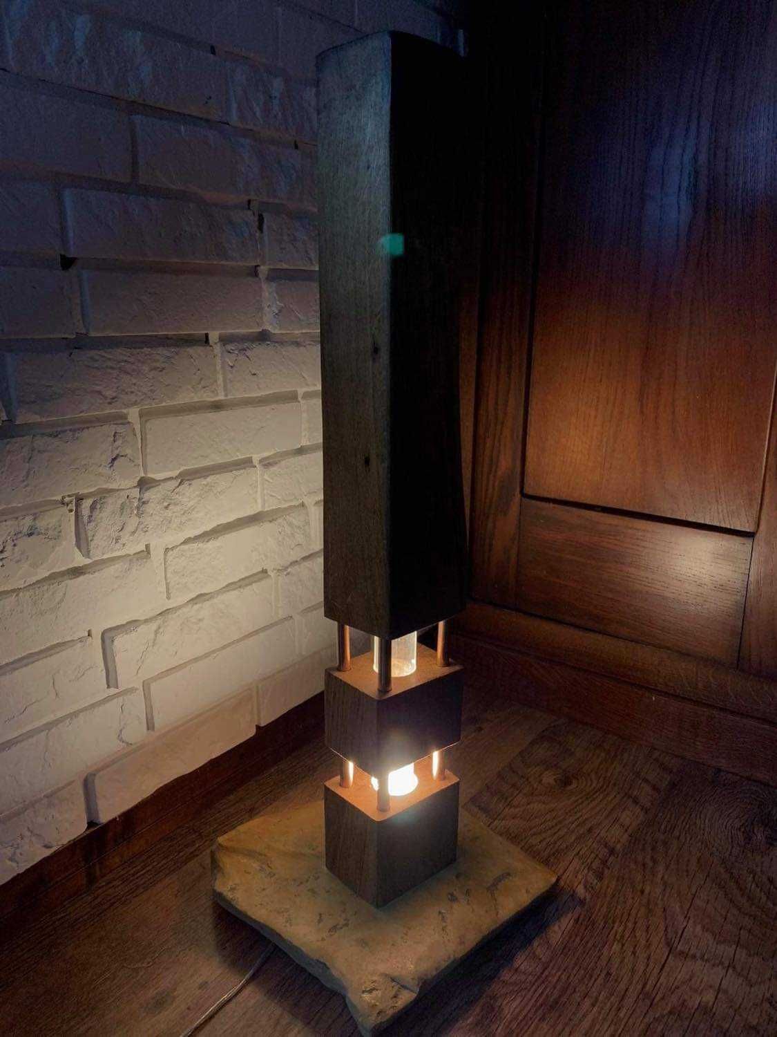 Rustykalna lampa stojaca