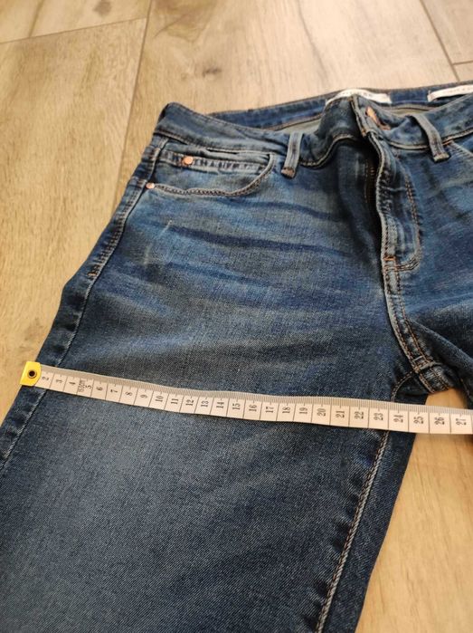 Spodnie damskie Jeasny marki GUESS  r. 28/32 "curve x Straight"
