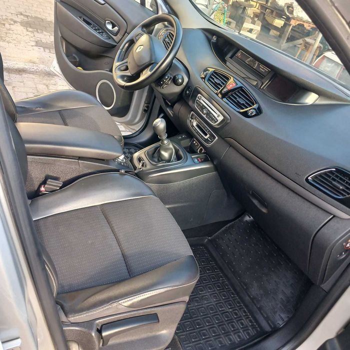 Продам Renault Grand Scenic 2010року