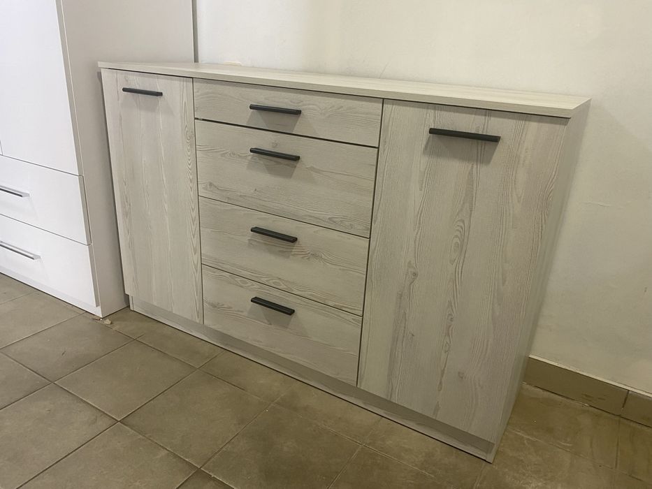 Комоди табуретки крісла дивани шафи-купе ліжка матраци