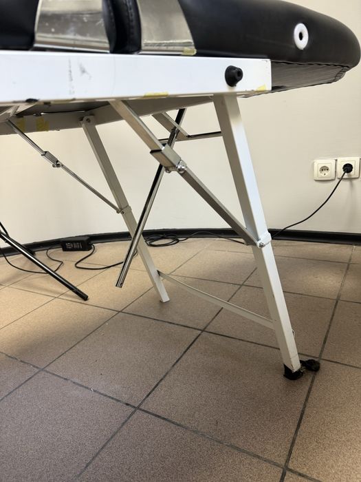 Продам кушетку косметологична/масажна