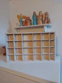 Półka drewniana na bibeloty