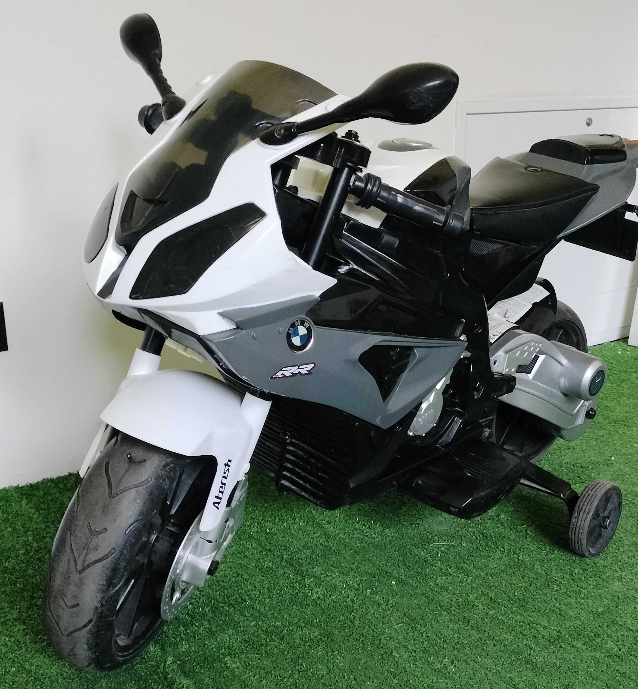 Motocykl na akumulator BMW S1000R