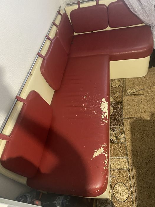 Кухонний уголок червоний