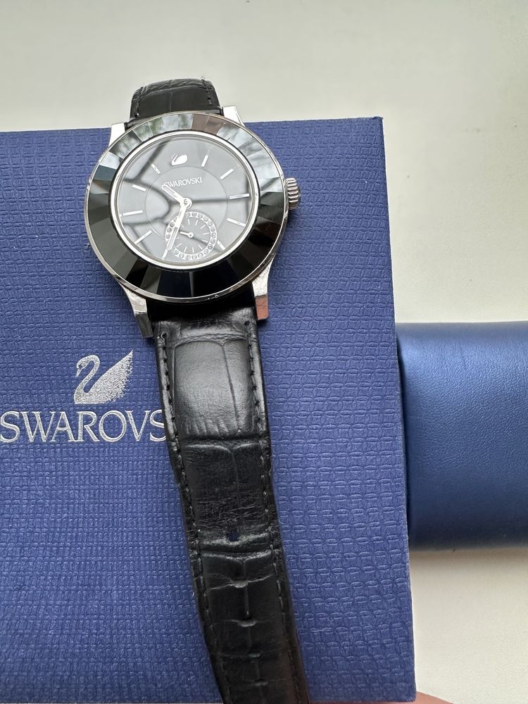 Годинник Swarovski