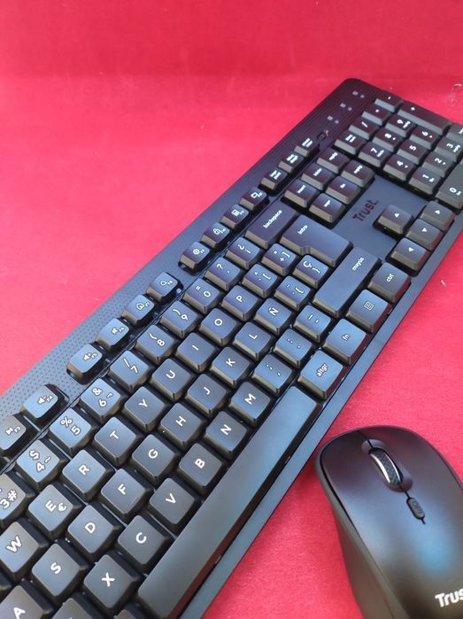 uszkodzone zestaw bezprzewodowa klawiatura/mysz trust ymoii silent es