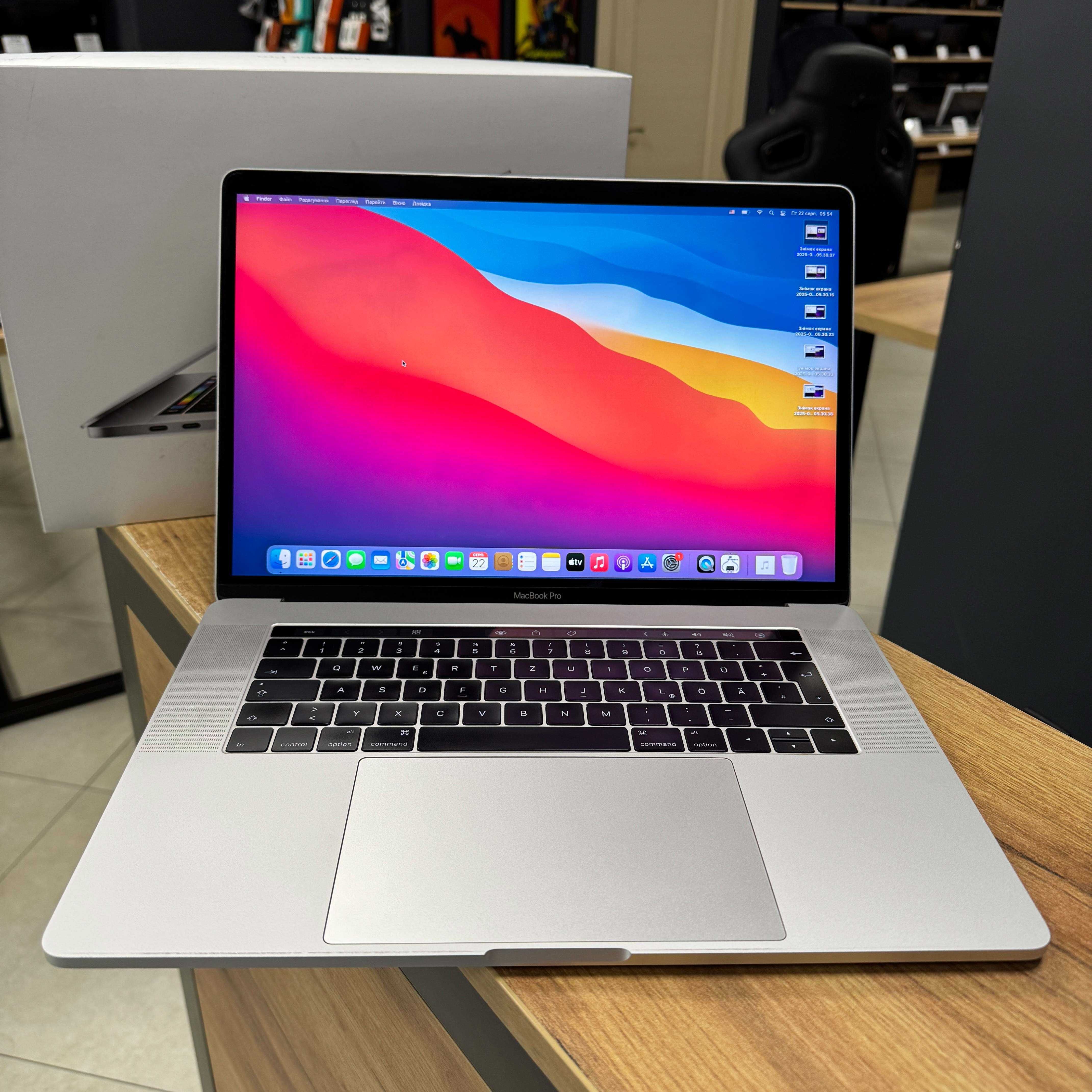 Ноутбук MacBook Pro - Retina, IPS/i7 6700HQ/16 GB/512 GB SSD/Touch Bar