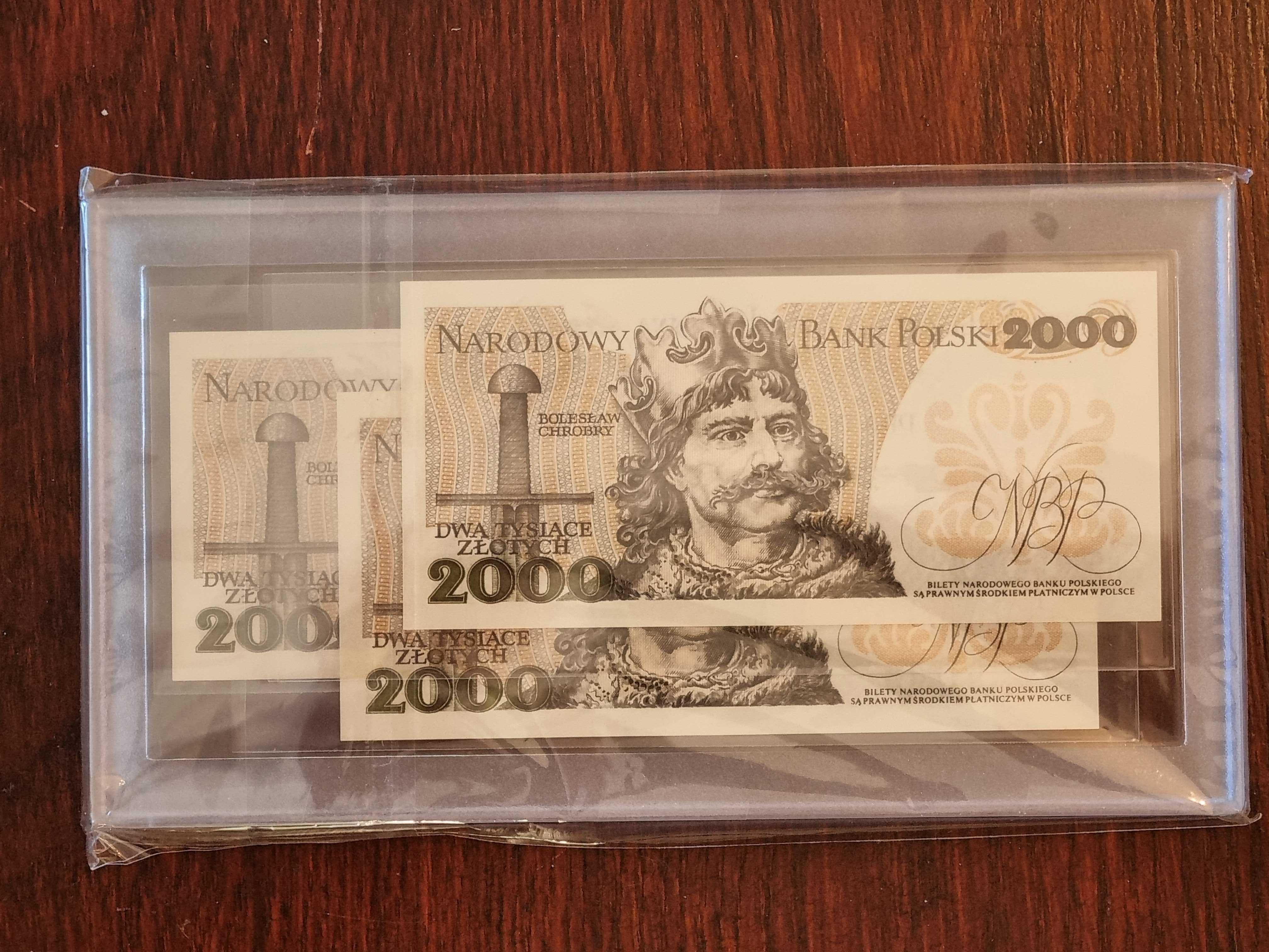 Banknoty 2000 zł PRL - 1982.  zestaw 3 sztuk kolejne numery po sobie