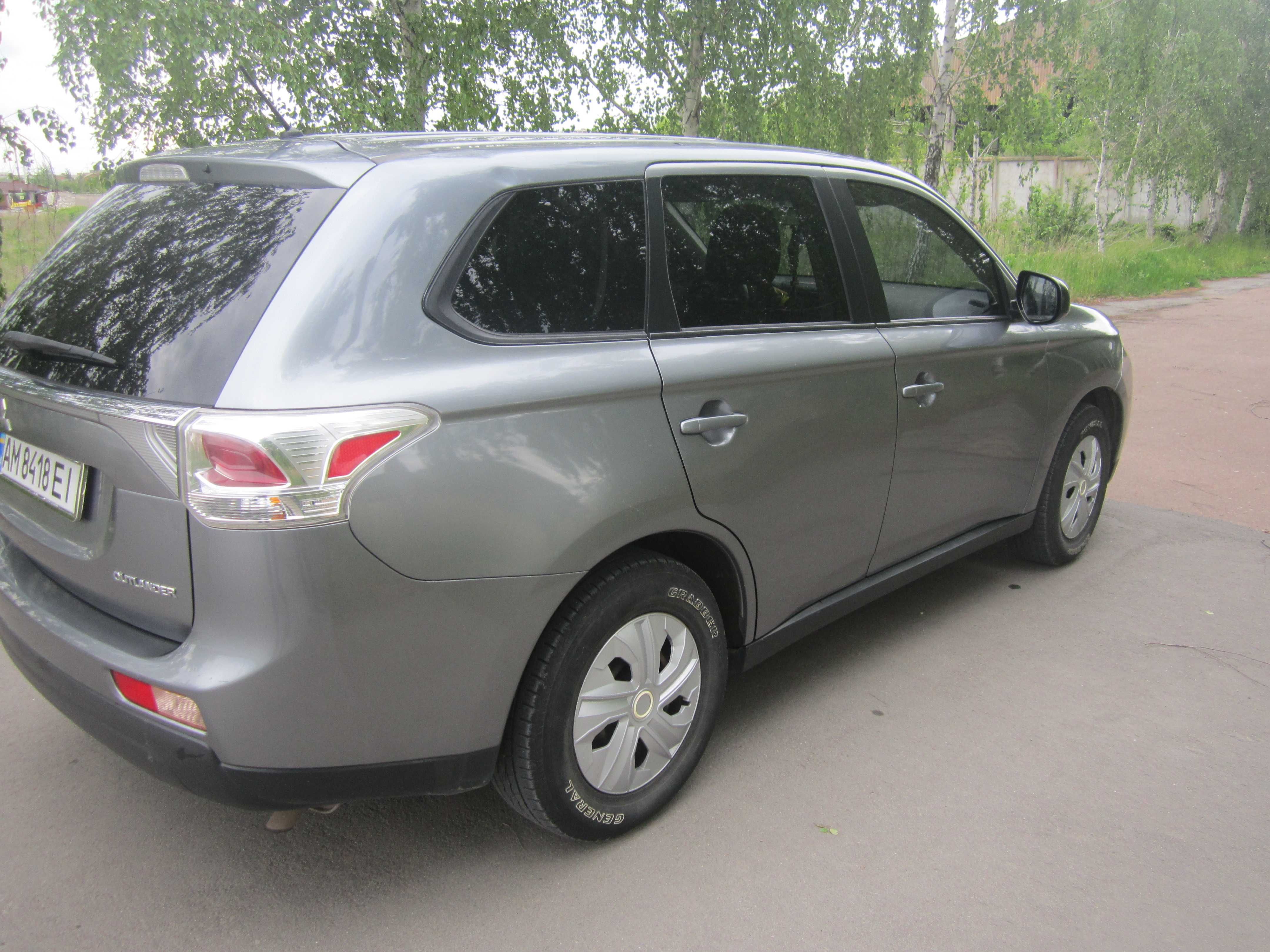 Mitsubishi Outlander 2013 год выпуска.Отличное состояние.