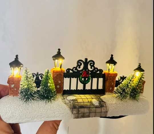 Brama ogrodzenia Magic Village z oświetleniem do wioski magic village