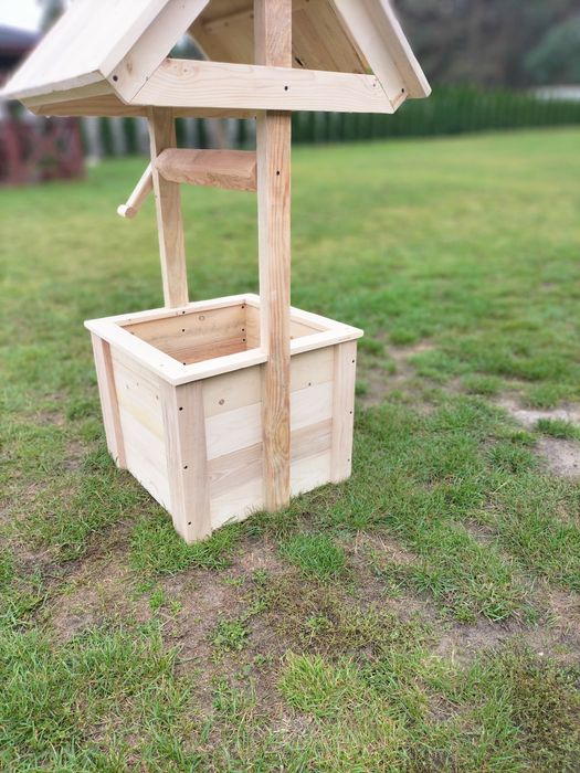 Donica studnia ,ławeczka z donicami nowa