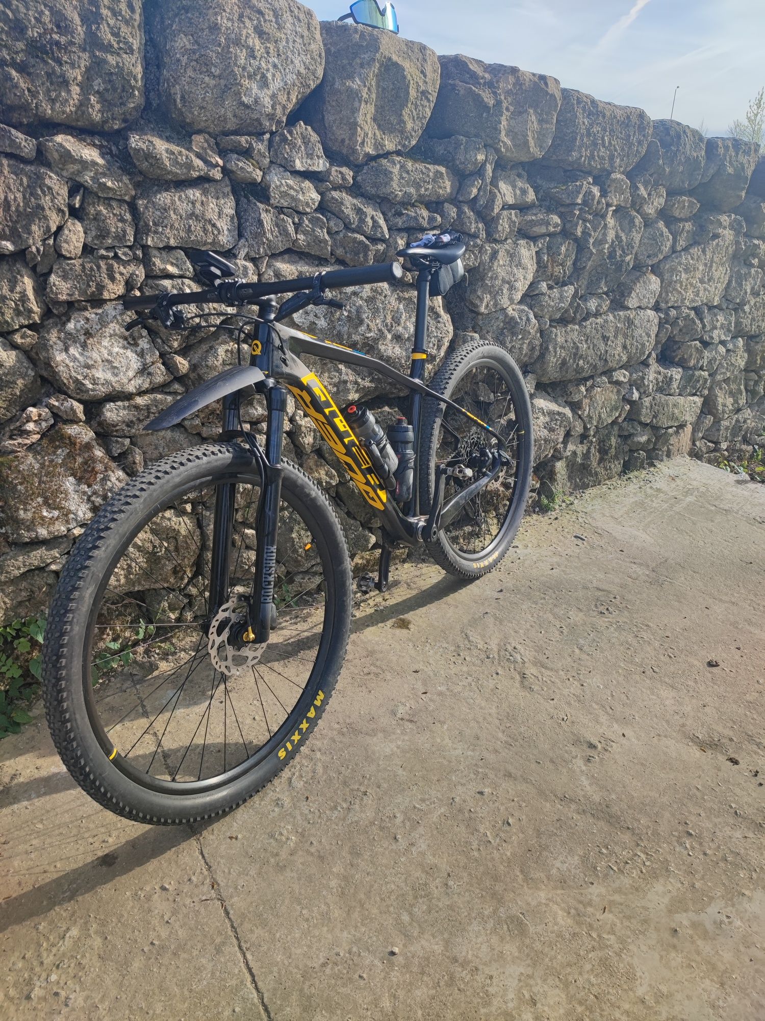 Bicicleta MTB Quer '29 Carbon