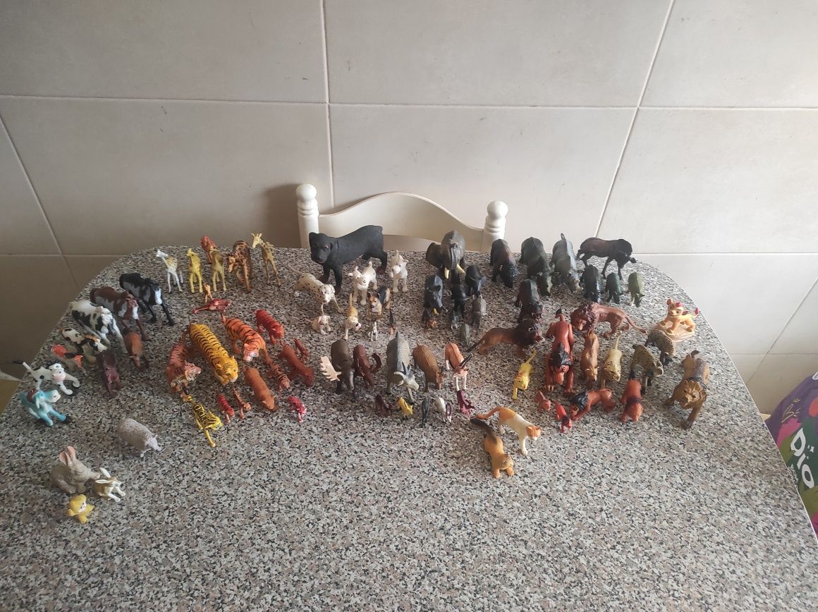 Miniaturas de animais selvagens e do Mar