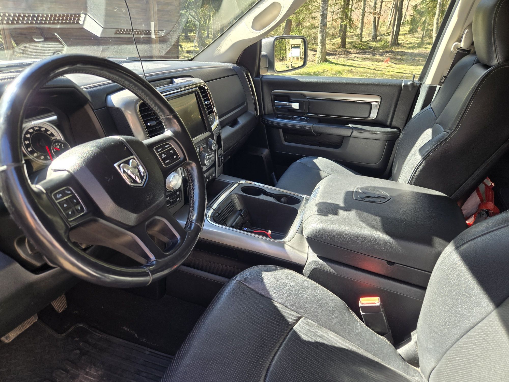 Ram 1500 5,7 z gazem
