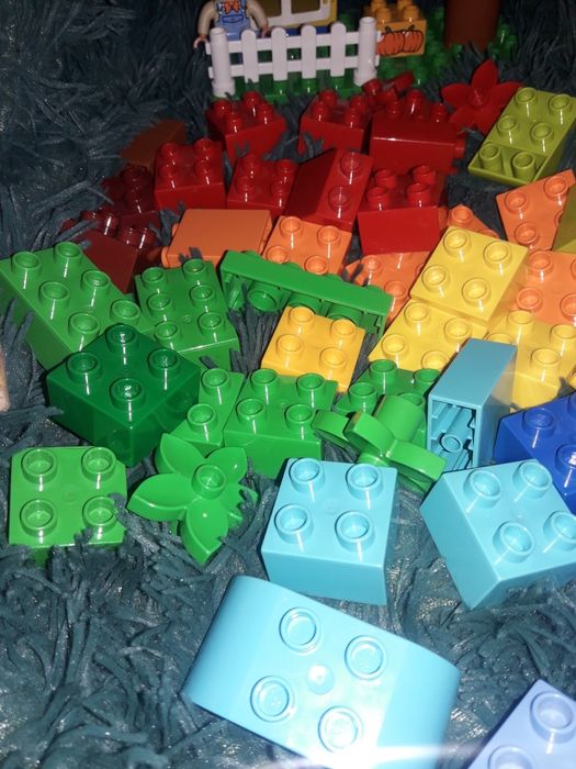 73 елементи + пластинка оригінального лего дупло