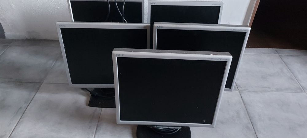 5 monitores de 17 polegadas