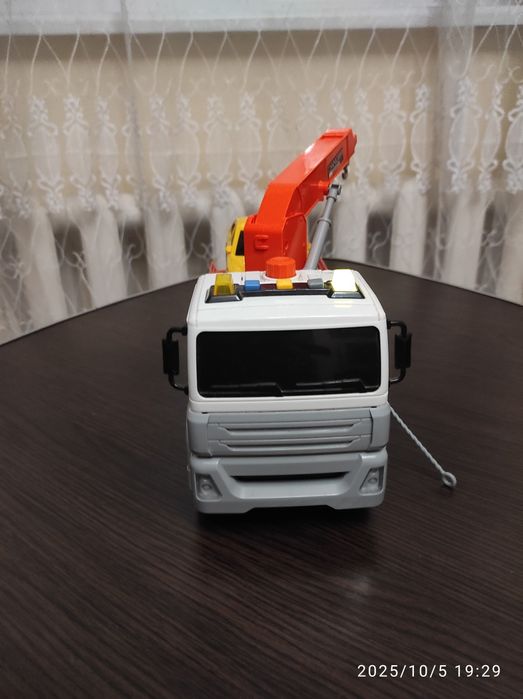 Машина, автомобіль евакуатор з машинкою із звуковими та світловими ефе