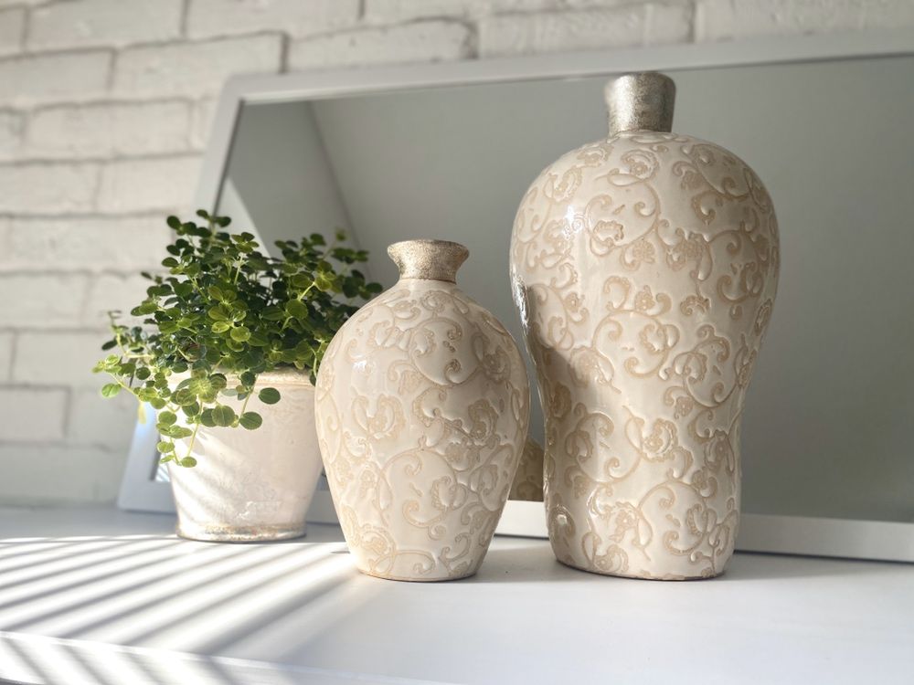 Nowy wazon ceramiczny, kremowy