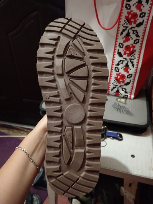 Продам нові уггі